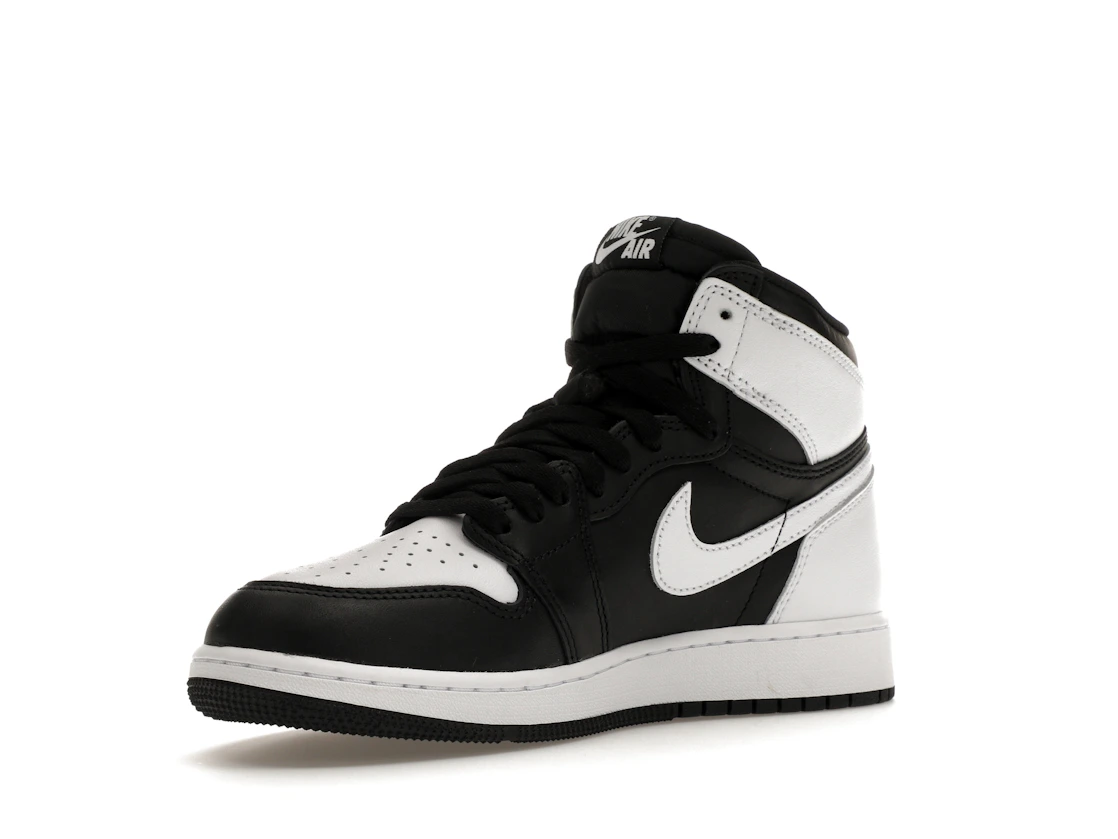 Vue 15 de Jordan 1 Retro High OG Black White (GS)