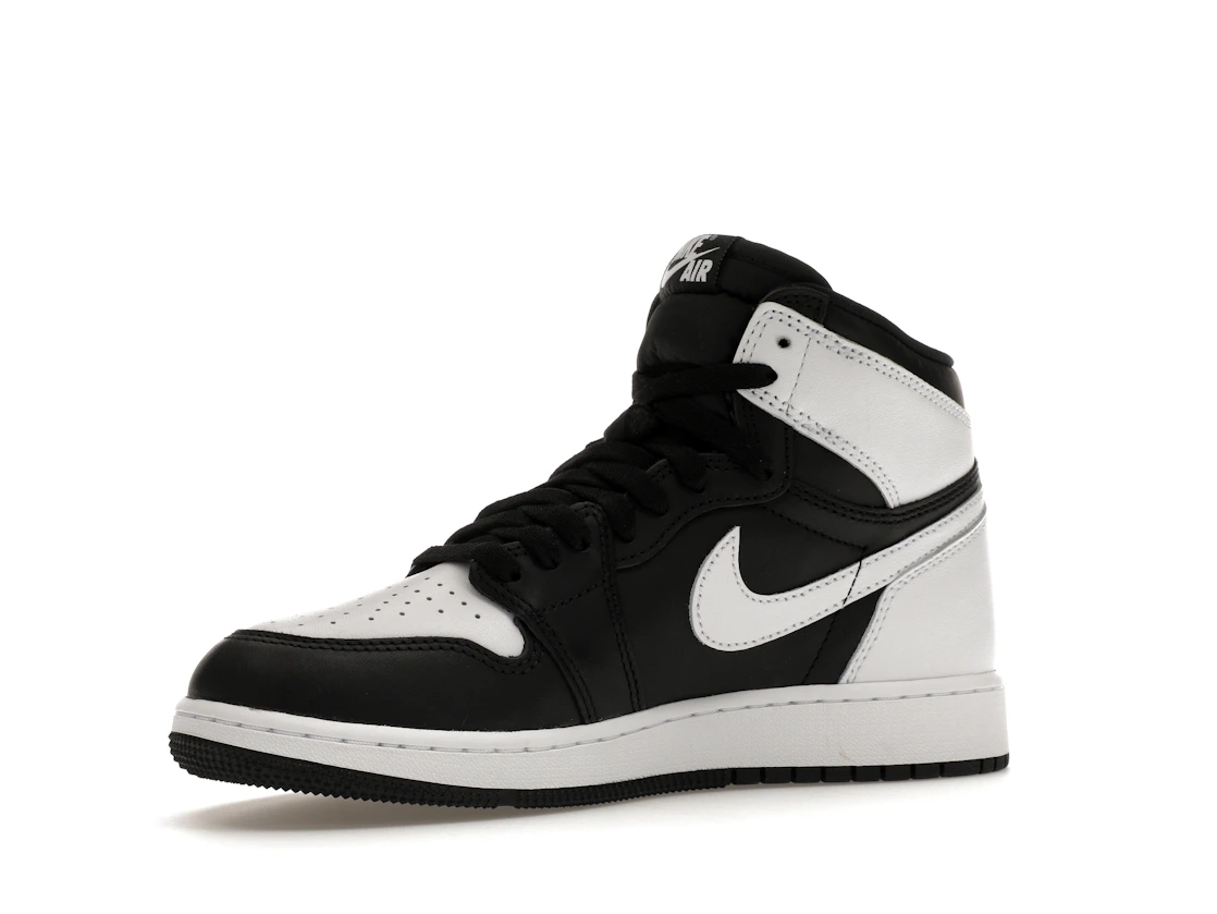 Vue 16 de Jordan 1 Retro High OG Black White (GS)