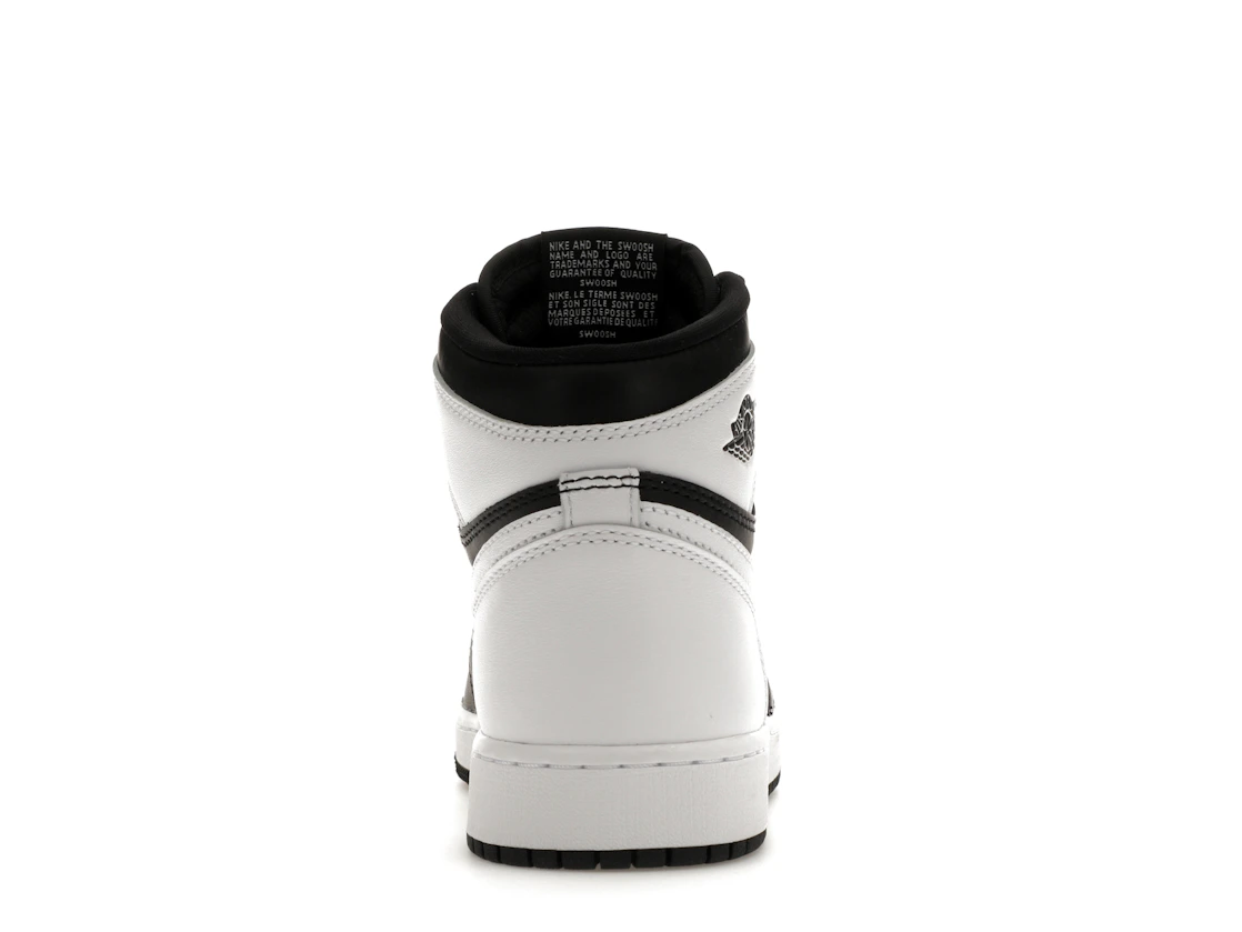 Vue 28 de Jordan 1 Retro High OG Black White (GS)