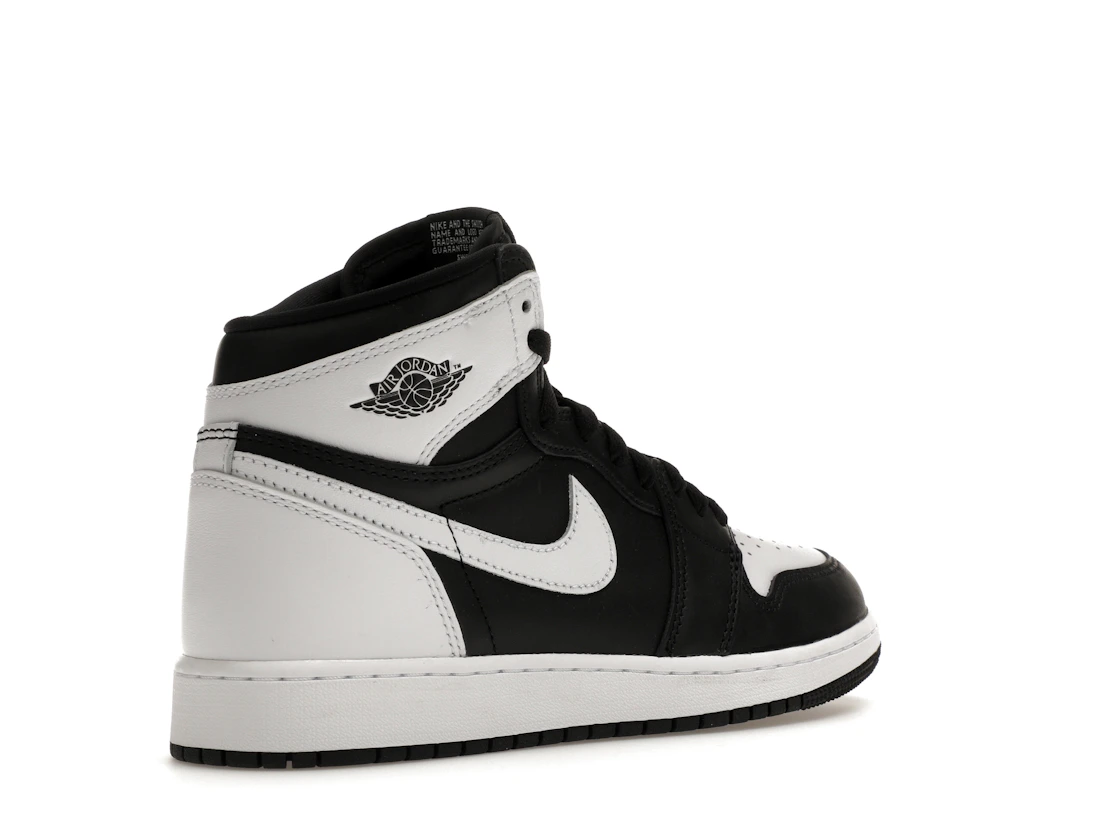 Vue 33 de Jordan 1 Retro High OG Black White (GS)