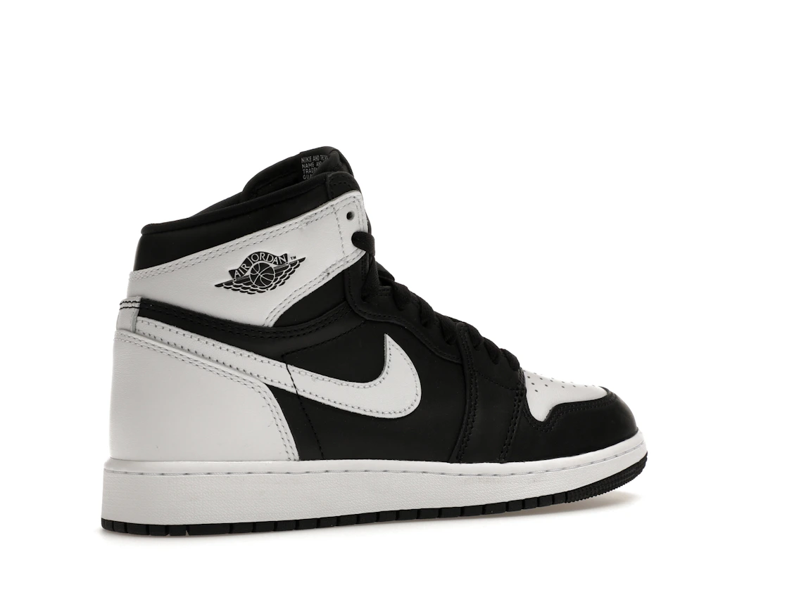 Vue 34 de Jordan 1 Retro High OG Black White (GS)