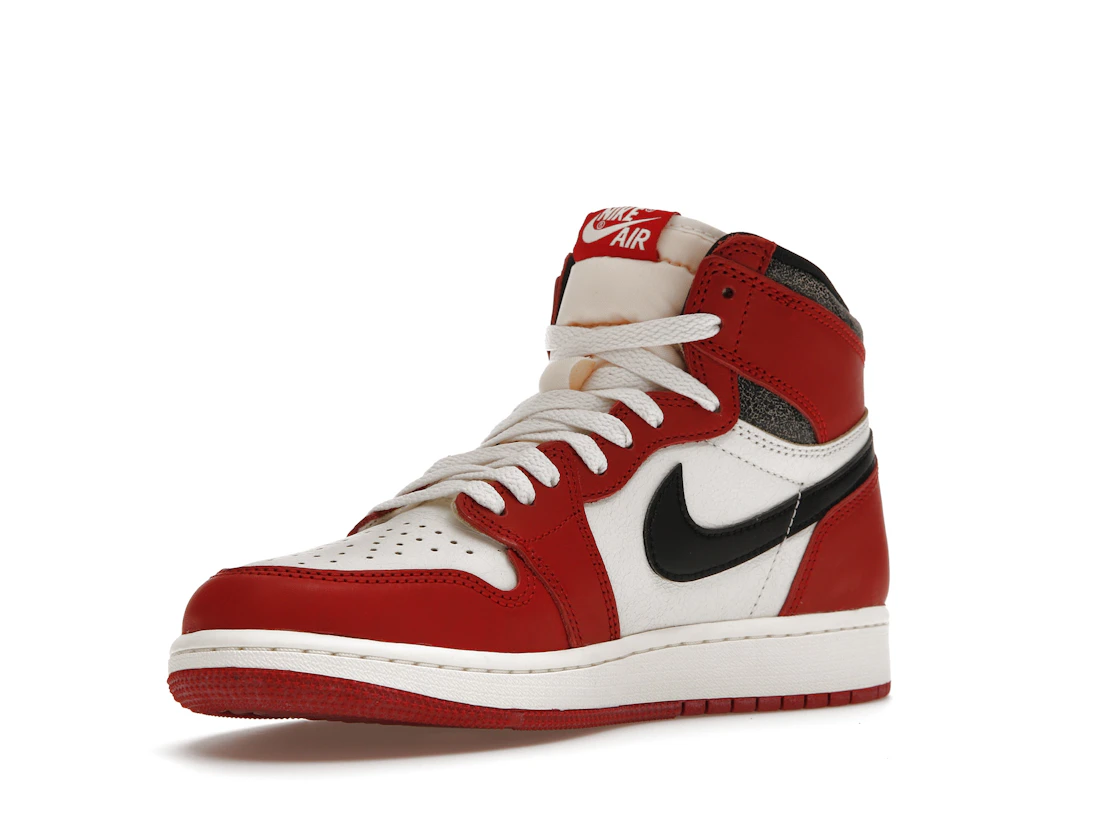 Vue 15 de Jordan 1 Retro High OG Chicago Lost and Found (GS)