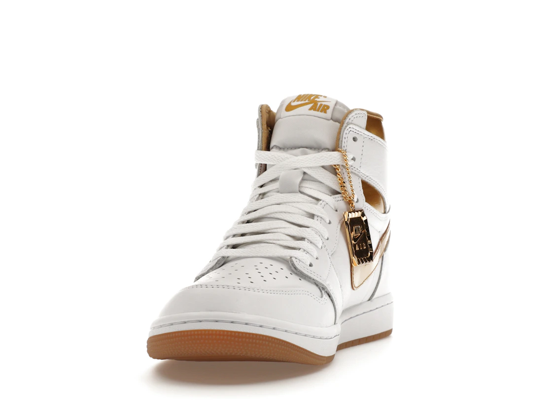 Vue 12 de Jordan 1 Retro High OG Metallic Gold 