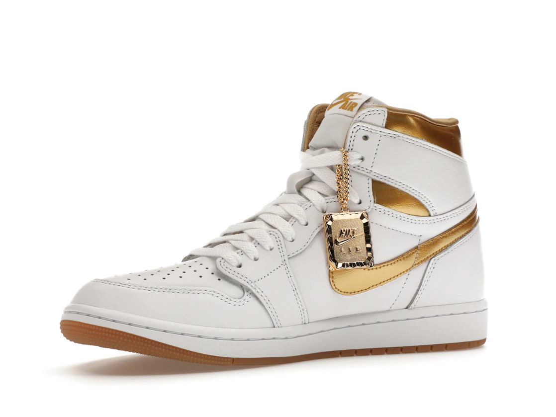 Vue 16 de Jordan 1 Retro High OG Metallic Gold 