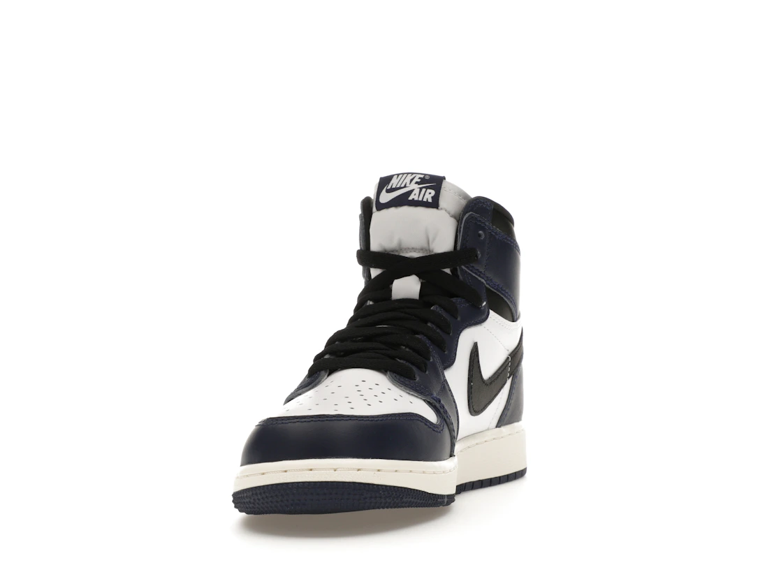 Vue 12 de Jordan 1 Retro High OG Midnight Navy (GS)