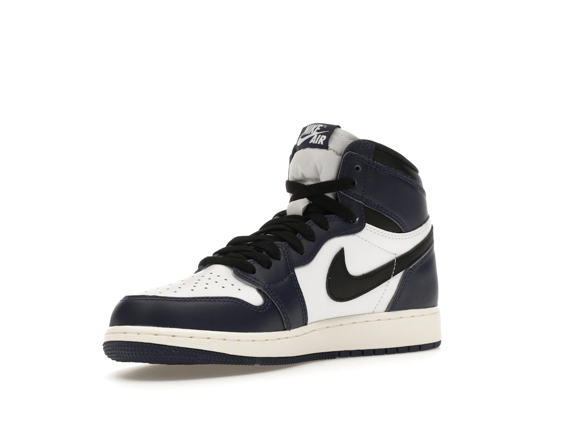 Vue 15 de Jordan 1 Retro High OG Midnight Navy (GS)