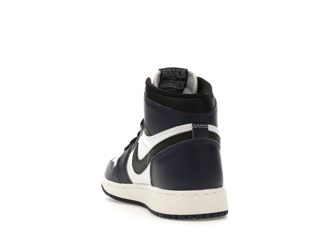 Vue 26 de Jordan 1 Retro High OG Midnight Navy (GS)