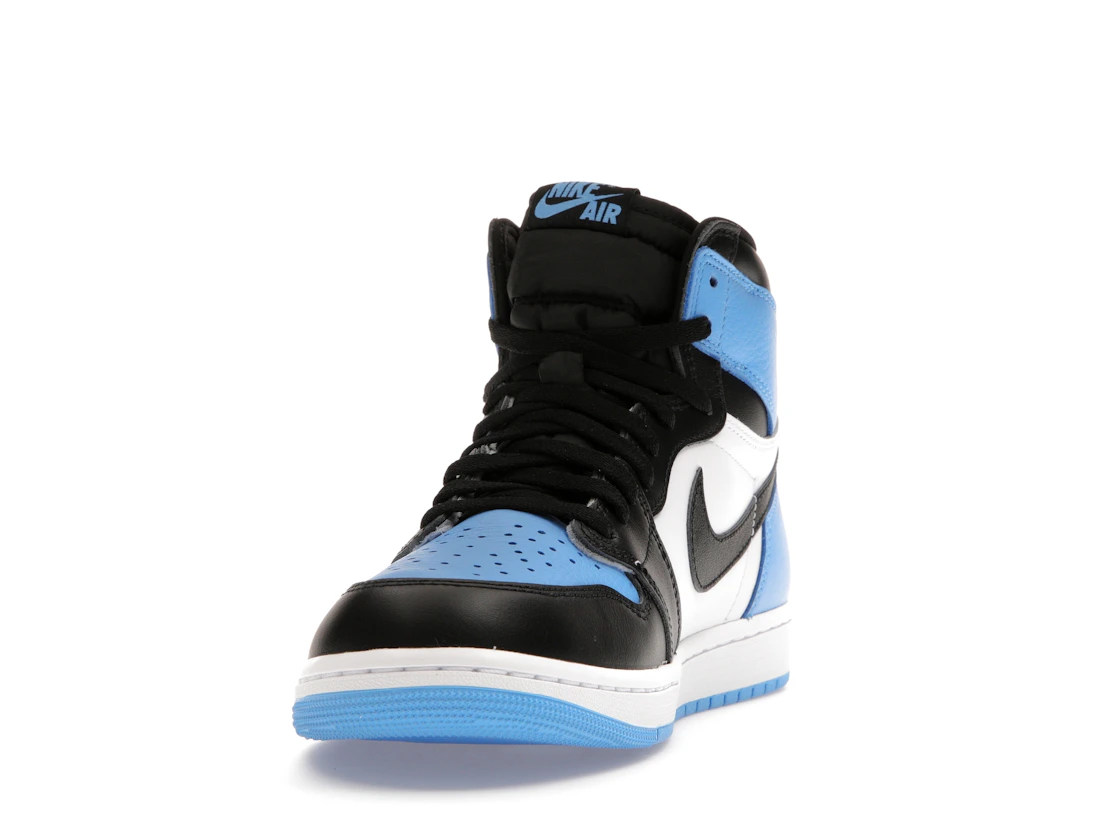Vue 12 de Jordan 1 Retro High OG UNC Toe