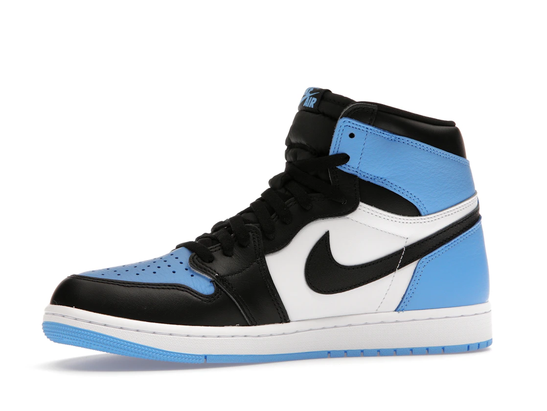 Vue 17 de Jordan 1 Retro High OG UNC Toe
