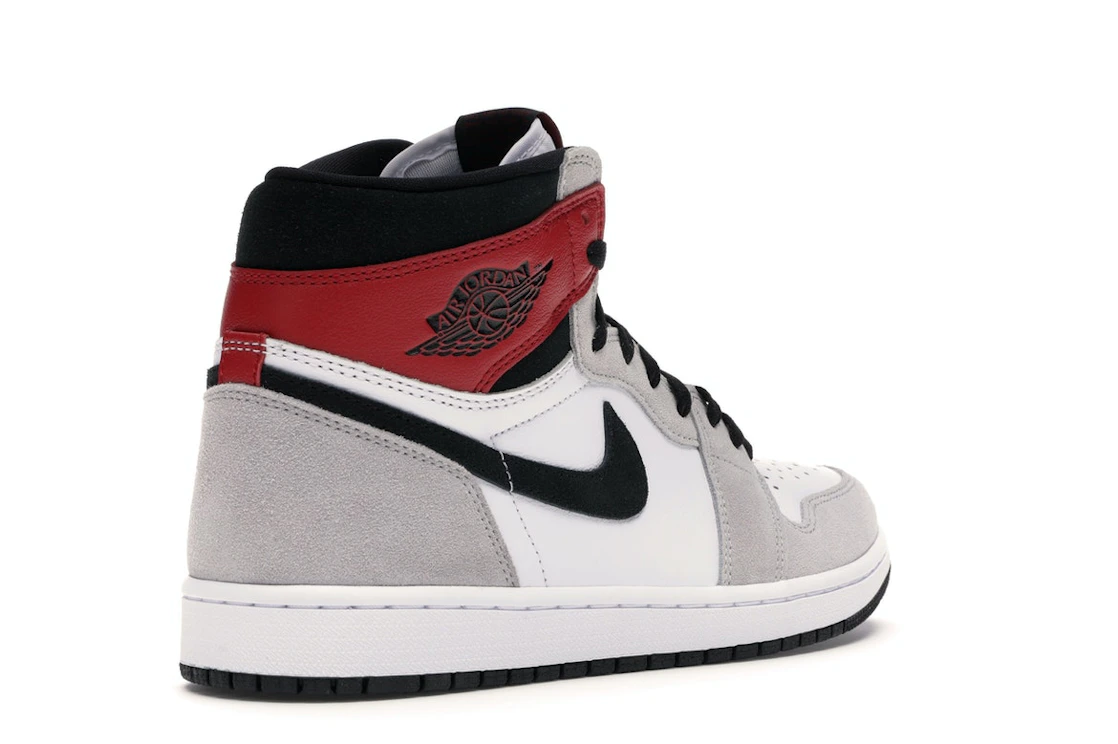 Vue 32 de Jordan 1 Retro High Light Smoke Grey