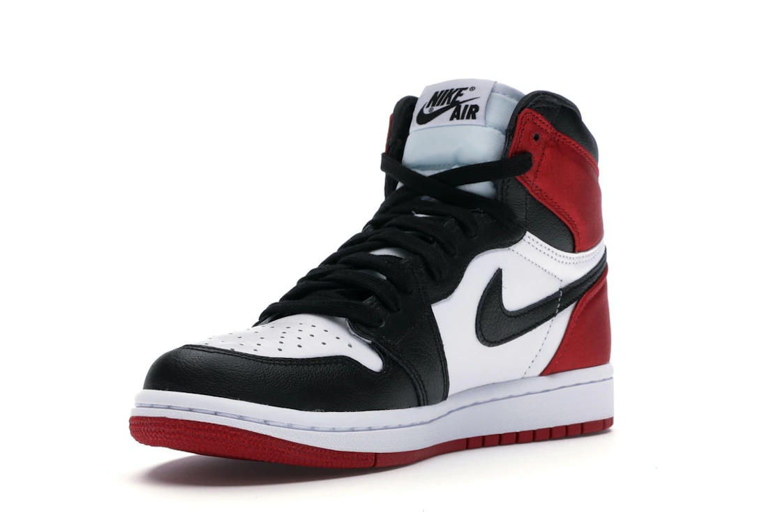 Vue 14 de Jordan 1 Retro High Satin Black Toe 