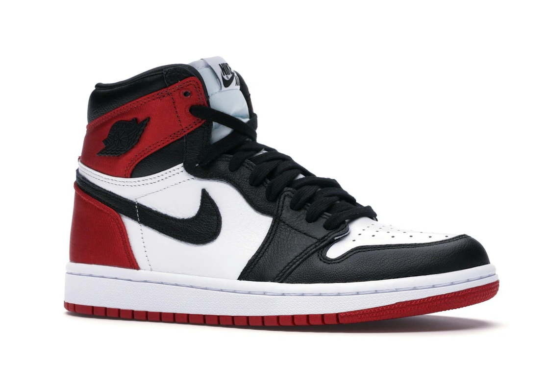 Vue 3 de Jordan 1 Retro High Satin Black Toe 