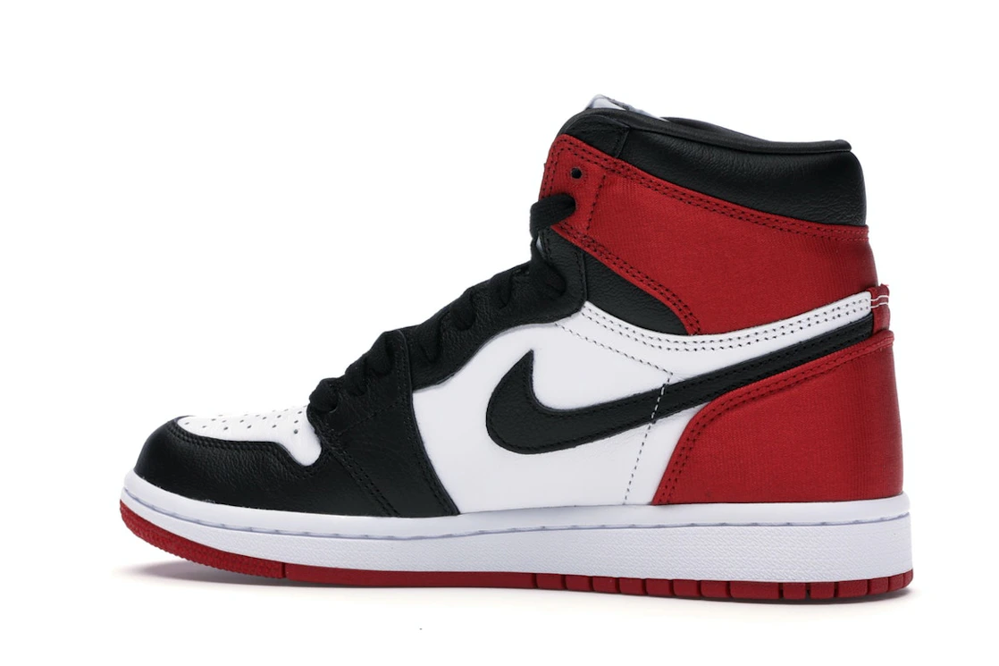 Vue 21 de Jordan 1 Retro High Satin Black Toe 