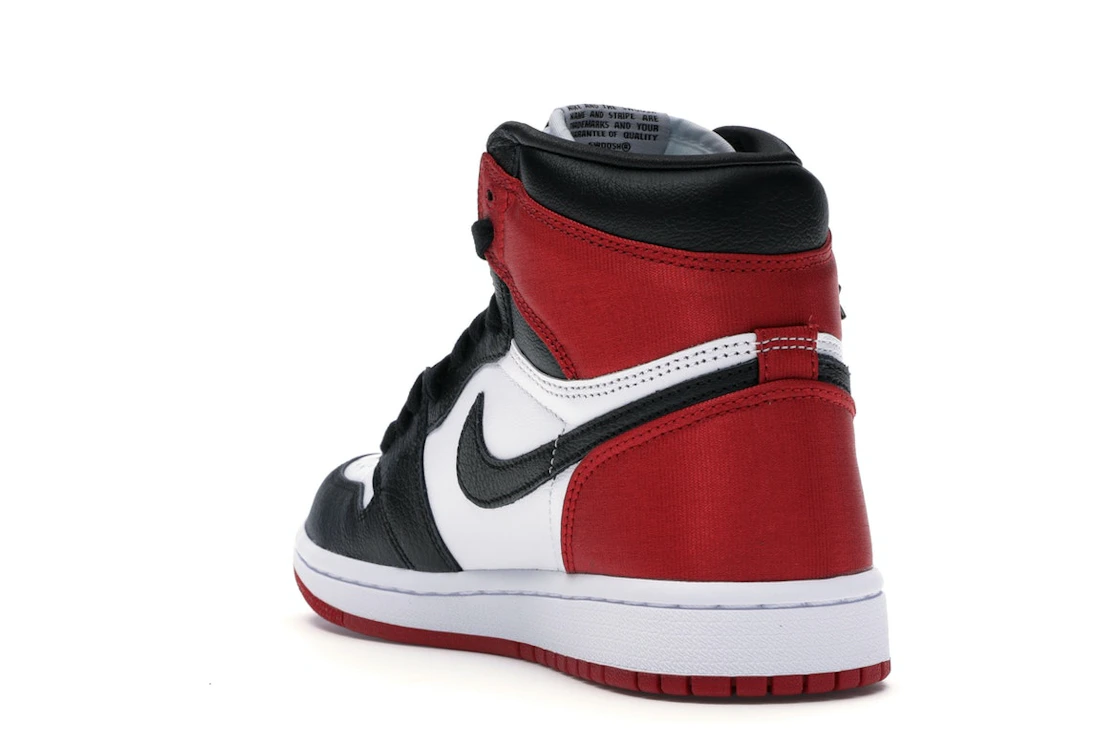 Vue 25 de Jordan 1 Retro High Satin Black Toe 