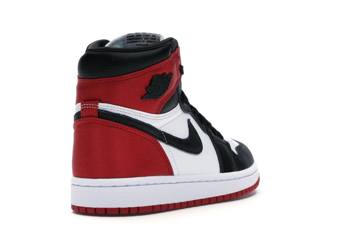 Vue 31 de Jordan 1 Retro High Satin Black Toe 
