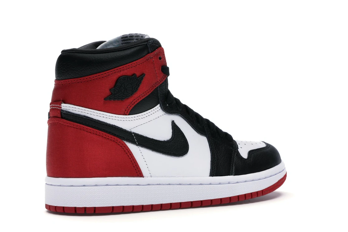 Vue 33 de Jordan 1 Retro High Satin Black Toe 