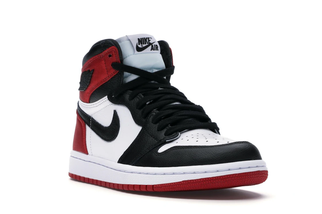 Vue 6 de Jordan 1 Retro High Satin Black Toe 