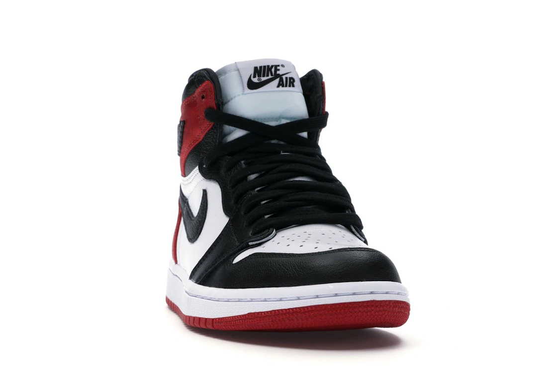 Vue 8 de Jordan 1 Retro High Satin Black Toe 