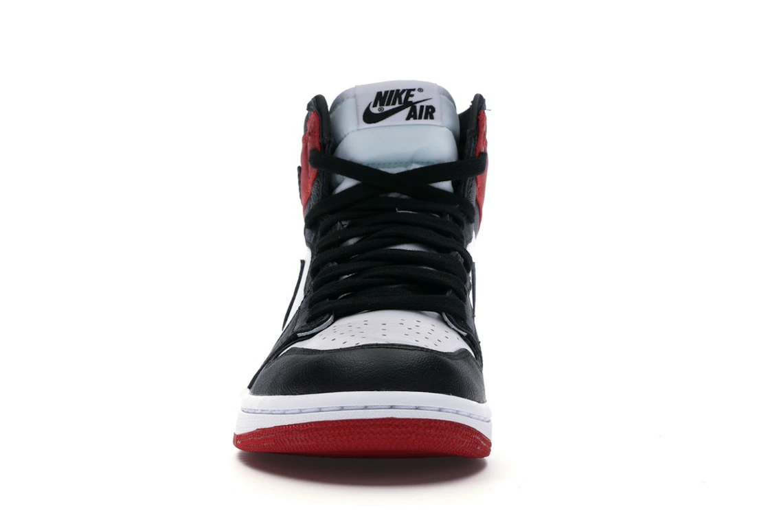 Vue 10 de Jordan 1 Retro High Satin Black Toe 