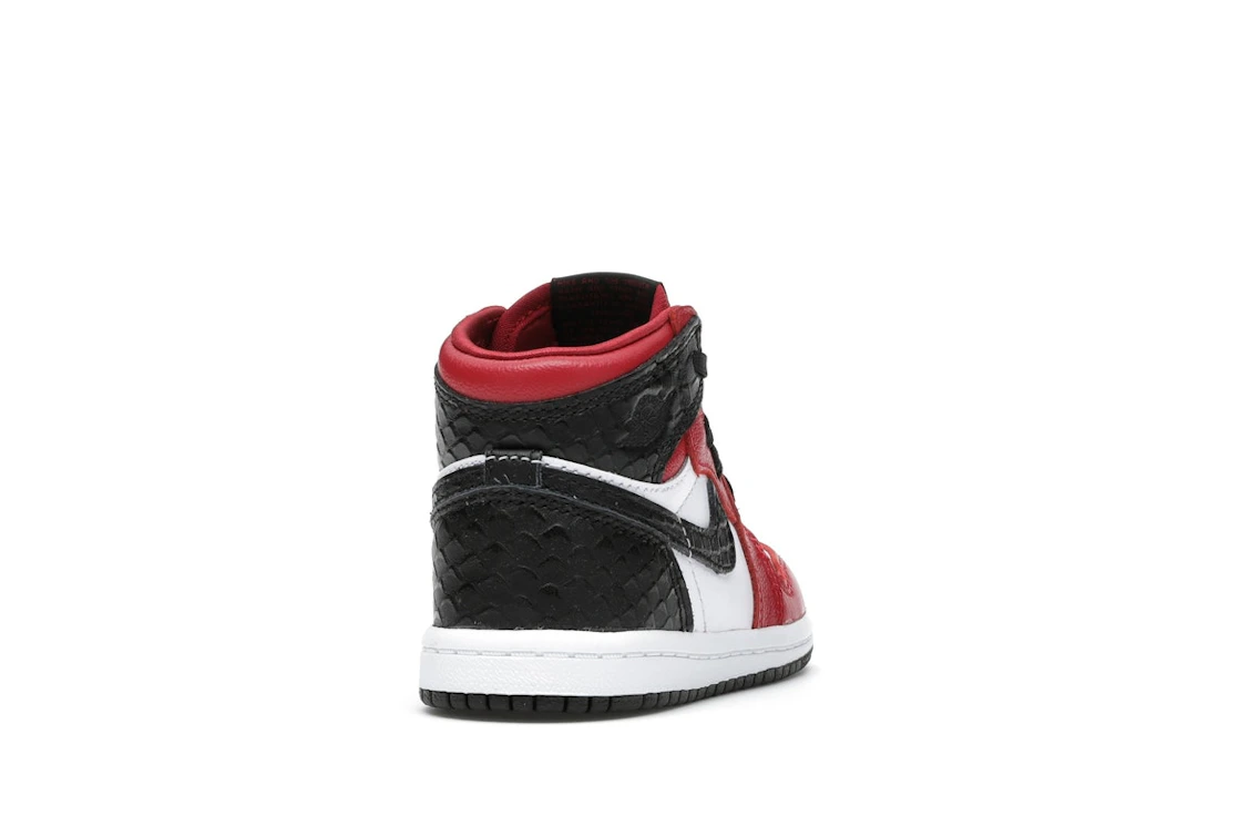 Vue 30 de Jordan 1 Retro High Satin Snake Chicago (TD)