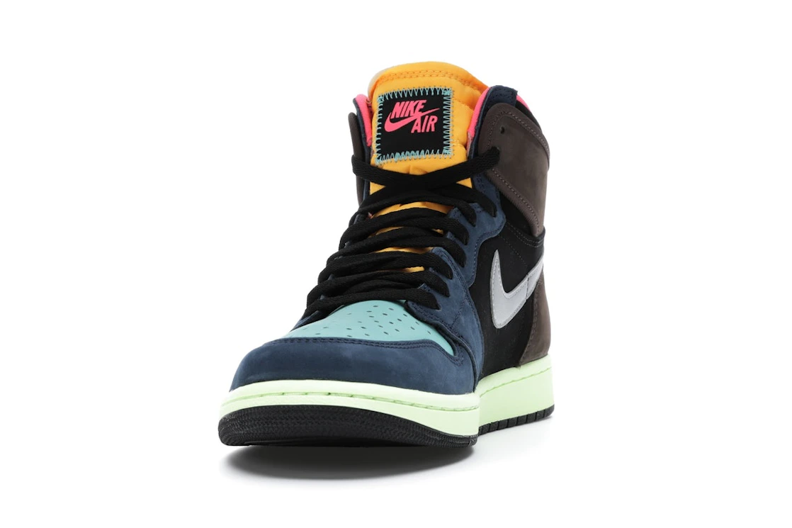 Vue 12 de Jordan 1 Retro High Tokyo Bio Hack