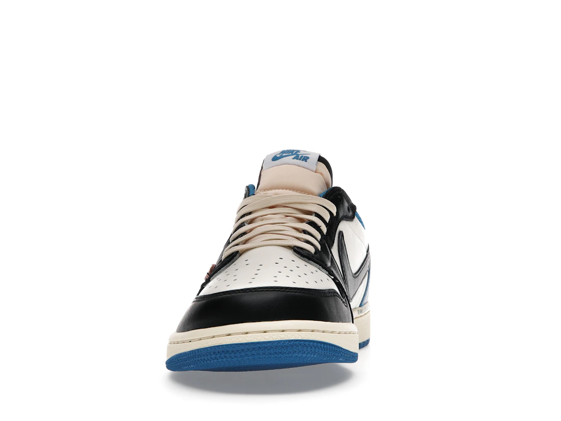 Vue 11 de Jordan 1 Retro Low OG SP Fragment x Travis Scott