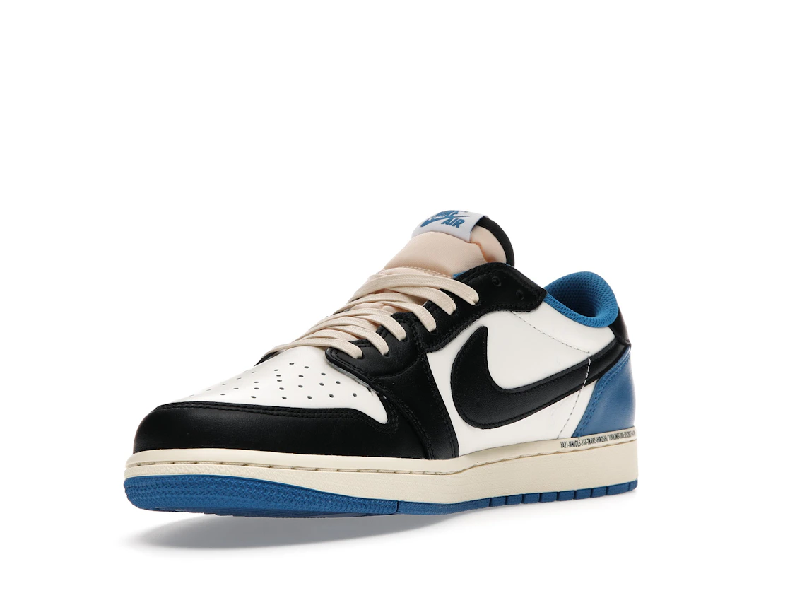 Vue 14 de Jordan 1 Retro Low OG SP Fragment x Travis Scott