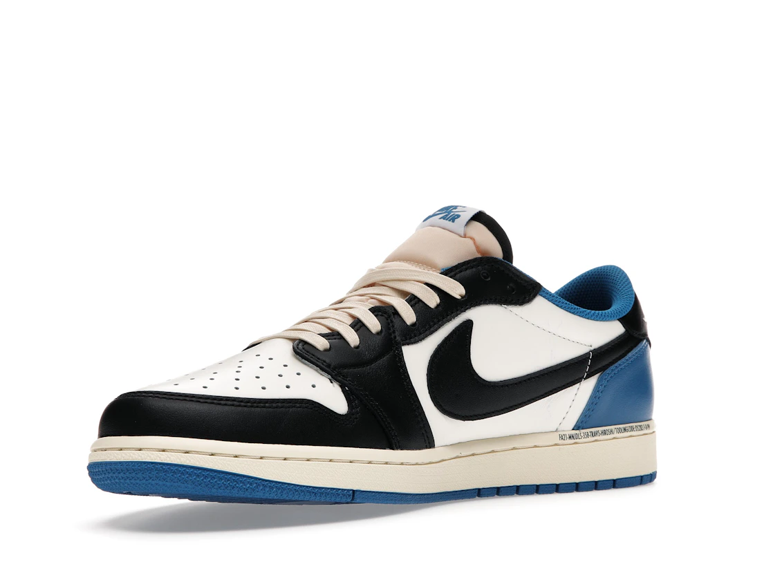 Vue 15 de Jordan 1 Retro Low OG SP Fragment x Travis Scott