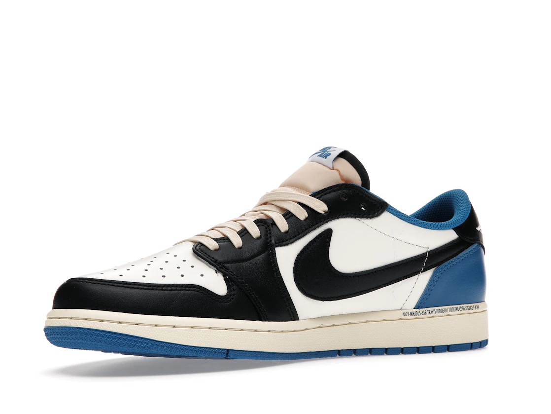 Vue 16 de Jordan 1 Retro Low OG SP Fragment x Travis Scott