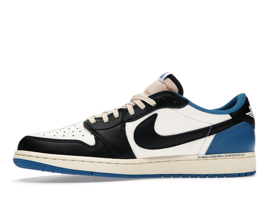 Vue 18 de Jordan 1 Retro Low OG SP Fragment x Travis Scott