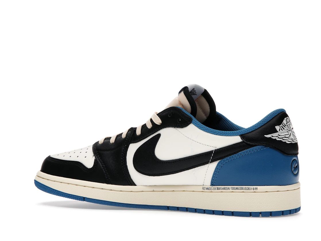 Vue 22 de Jordan 1 Retro Low OG SP Fragment x Travis Scott