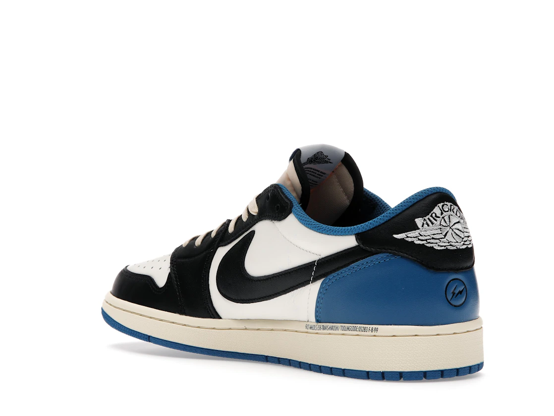 Vue 24 de Jordan 1 Retro Low OG SP Fragment x Travis Scott