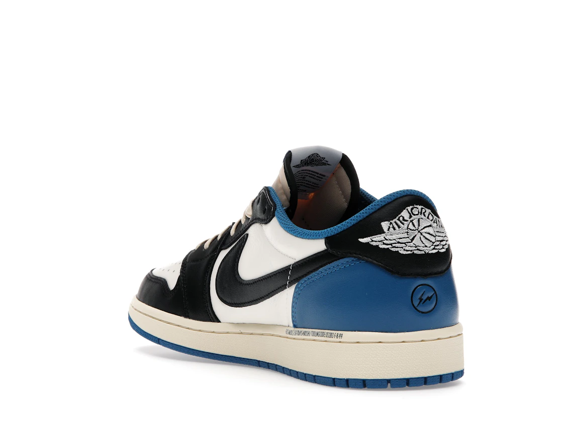 Vue 25 de Jordan 1 Retro Low OG SP Fragment x Travis Scott