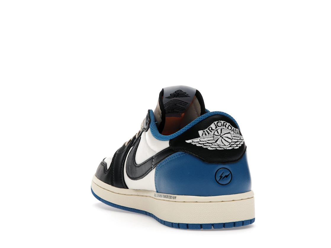 Vue 26 de Jordan 1 Retro Low OG SP Fragment x Travis Scott
