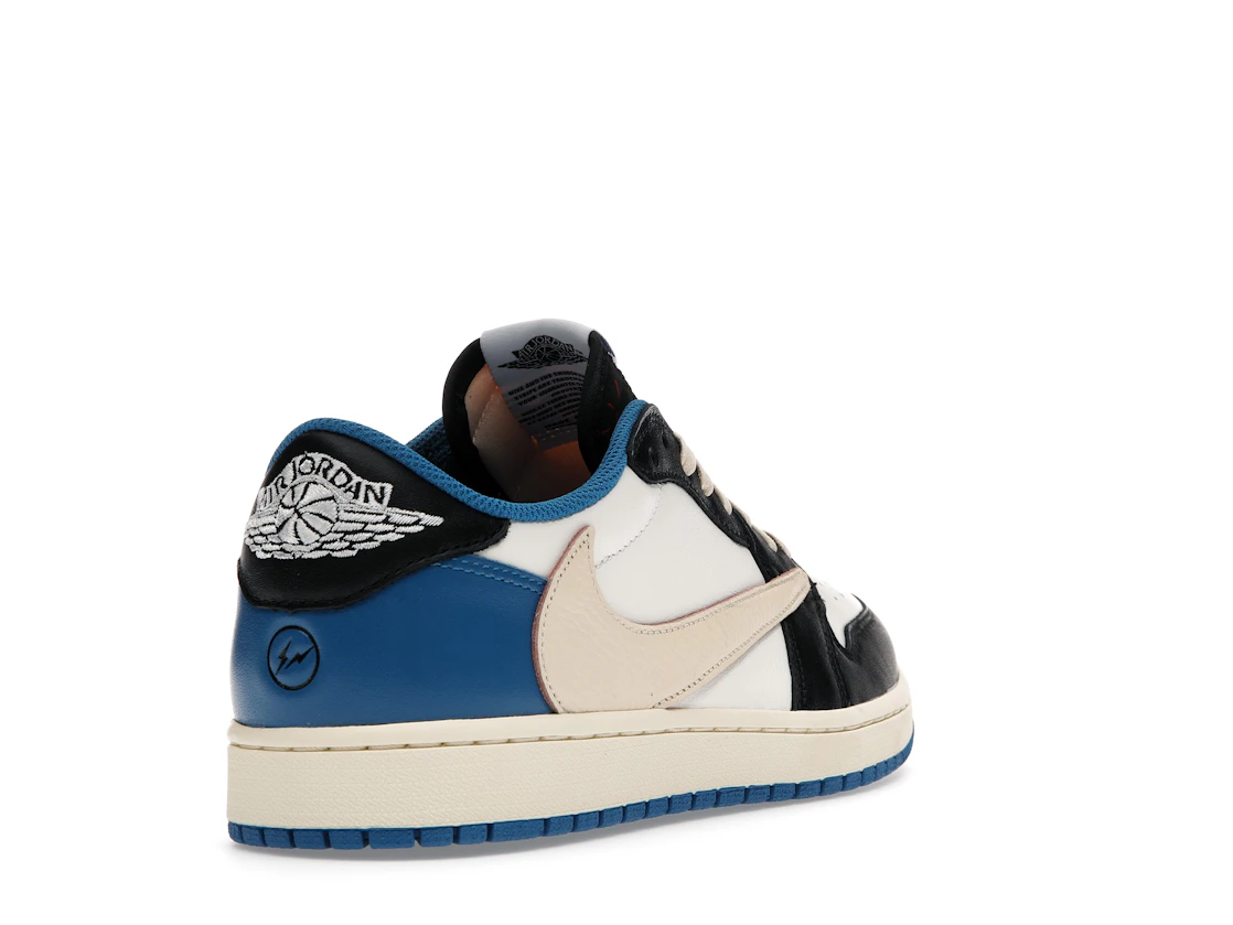 Vue 31 de Jordan 1 Retro Low OG SP Fragment x Travis Scott