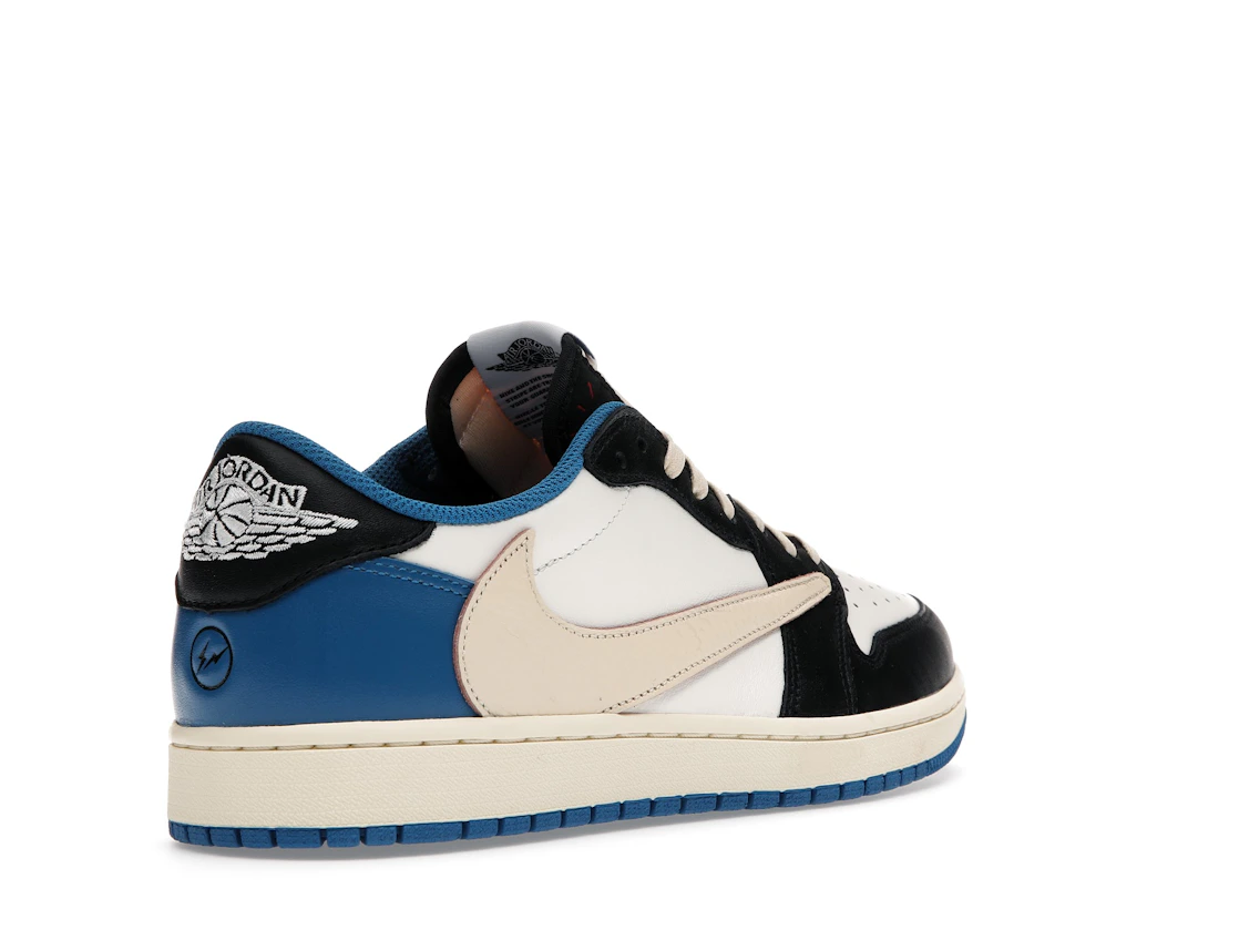 Vue 32 de Jordan 1 Retro Low OG SP Fragment x Travis Scott