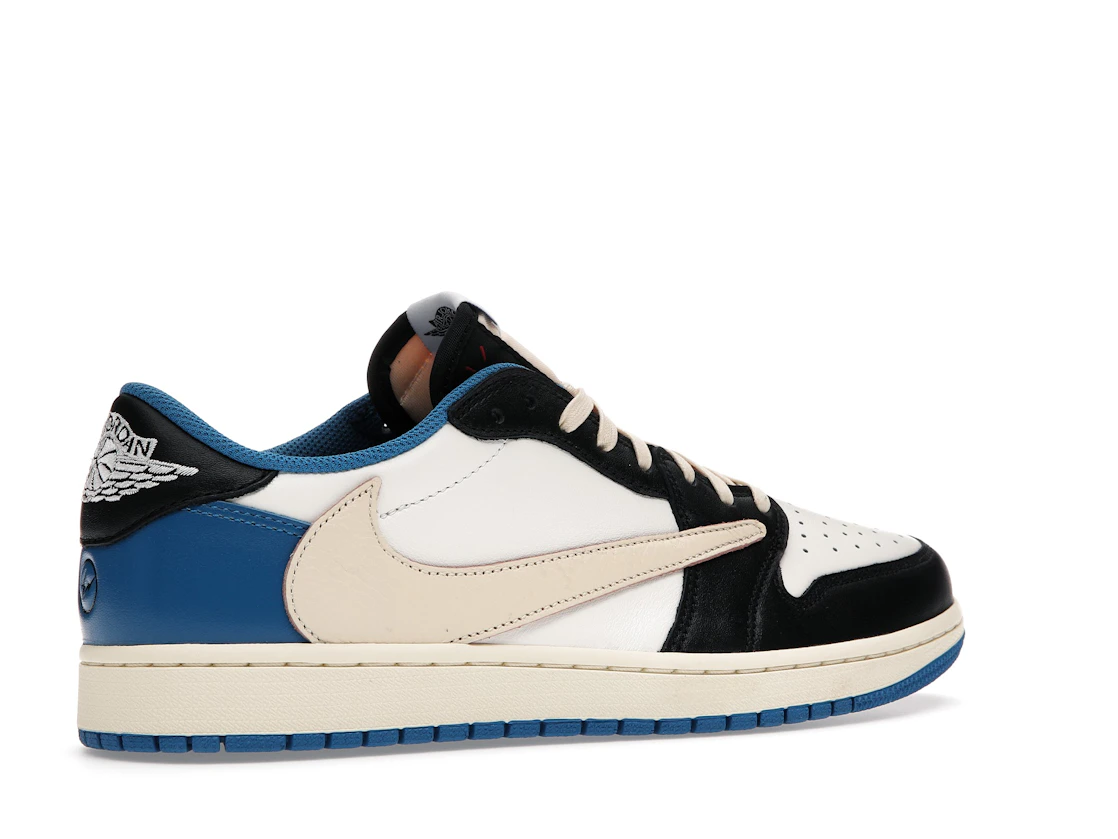 Vue 34 de Jordan 1 Retro Low OG SP Fragment x Travis Scott