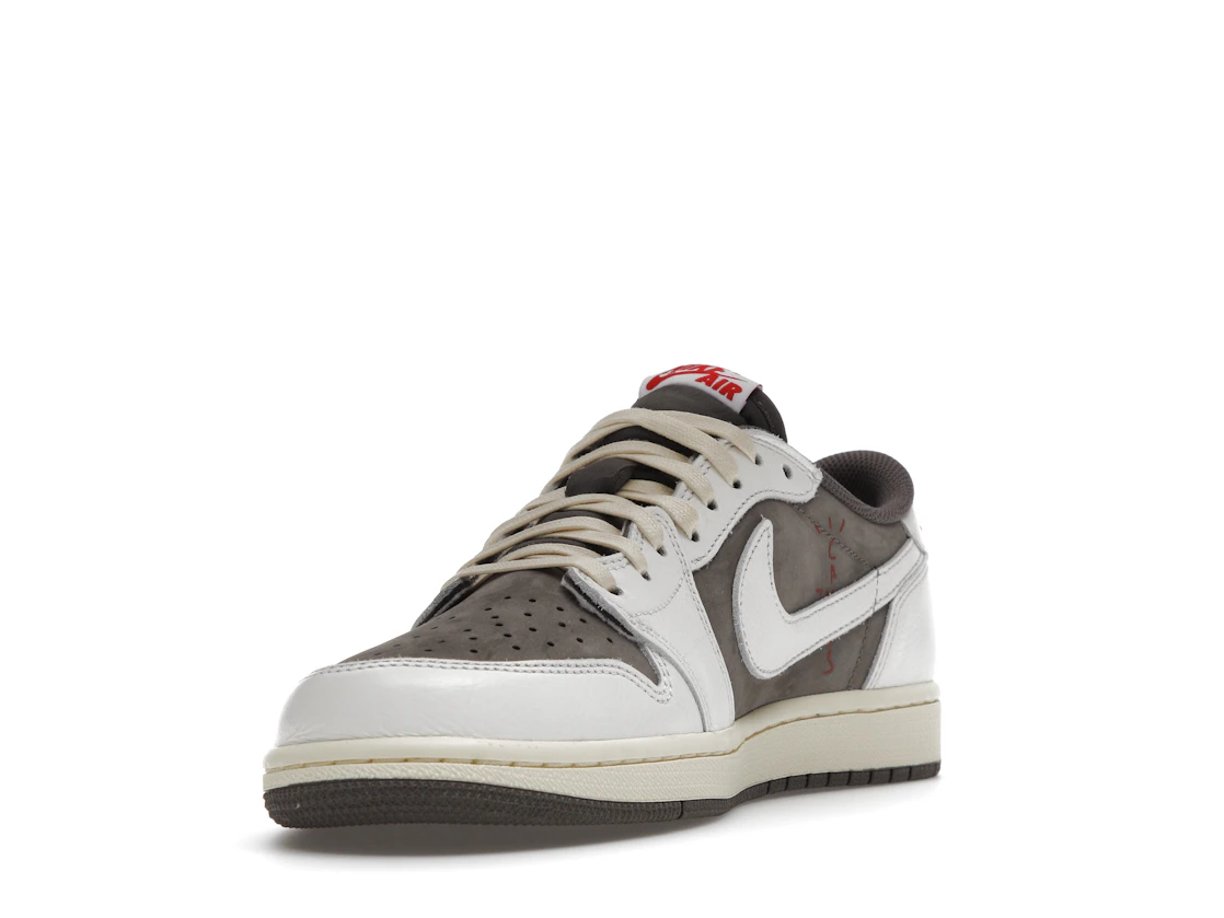Vue 13 de Jordan 1 Retro Low OG SP Travis Scott Reverse Mocha