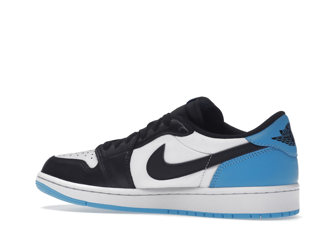 Vue 22 de Jordan 1 Retro Low OG Black Dark Powder Blue