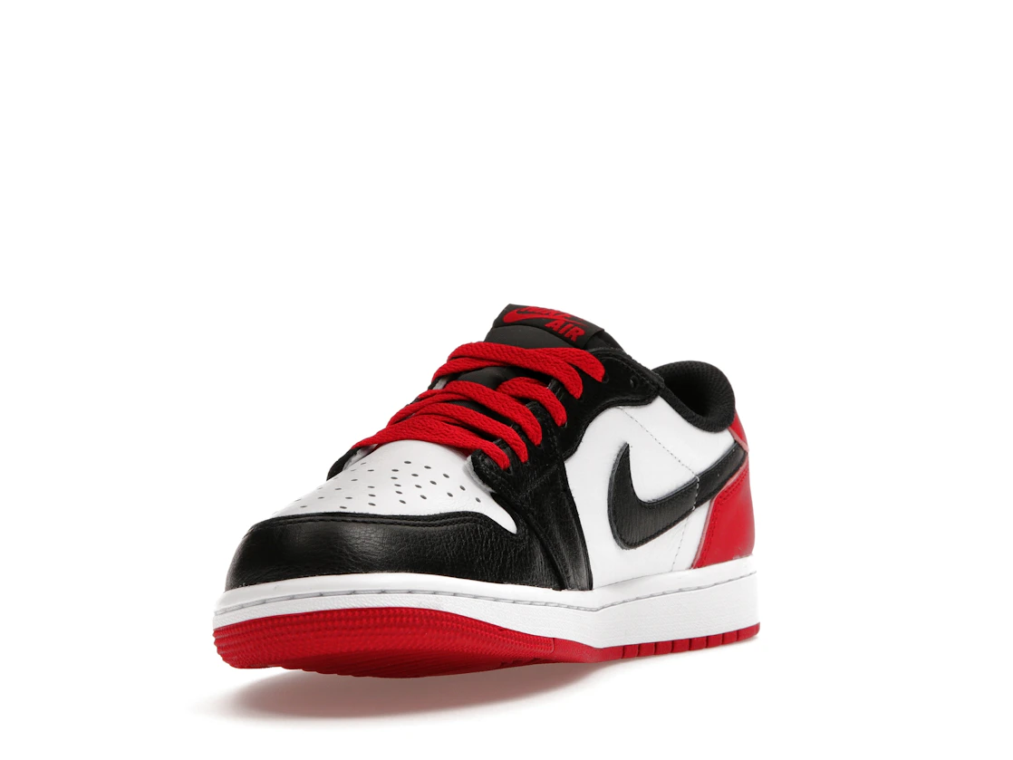 Vue 13 de Jordan 1 Retro Low OG Black Toe (2023)