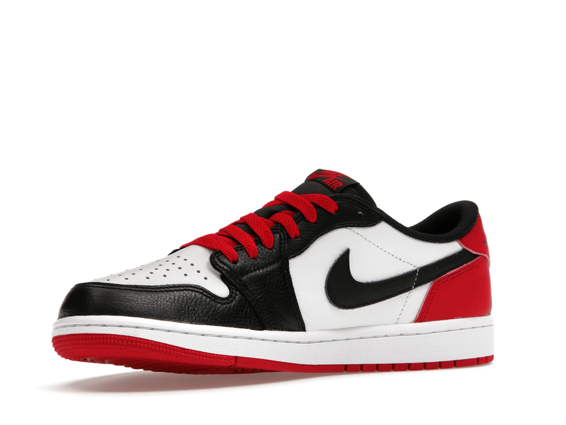 Vue 16 de Jordan 1 Retro Low OG Black Toe (2023)