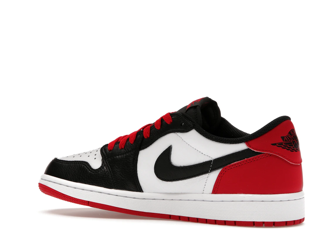 Vue 22 de Jordan 1 Retro Low OG Black Toe (2023)