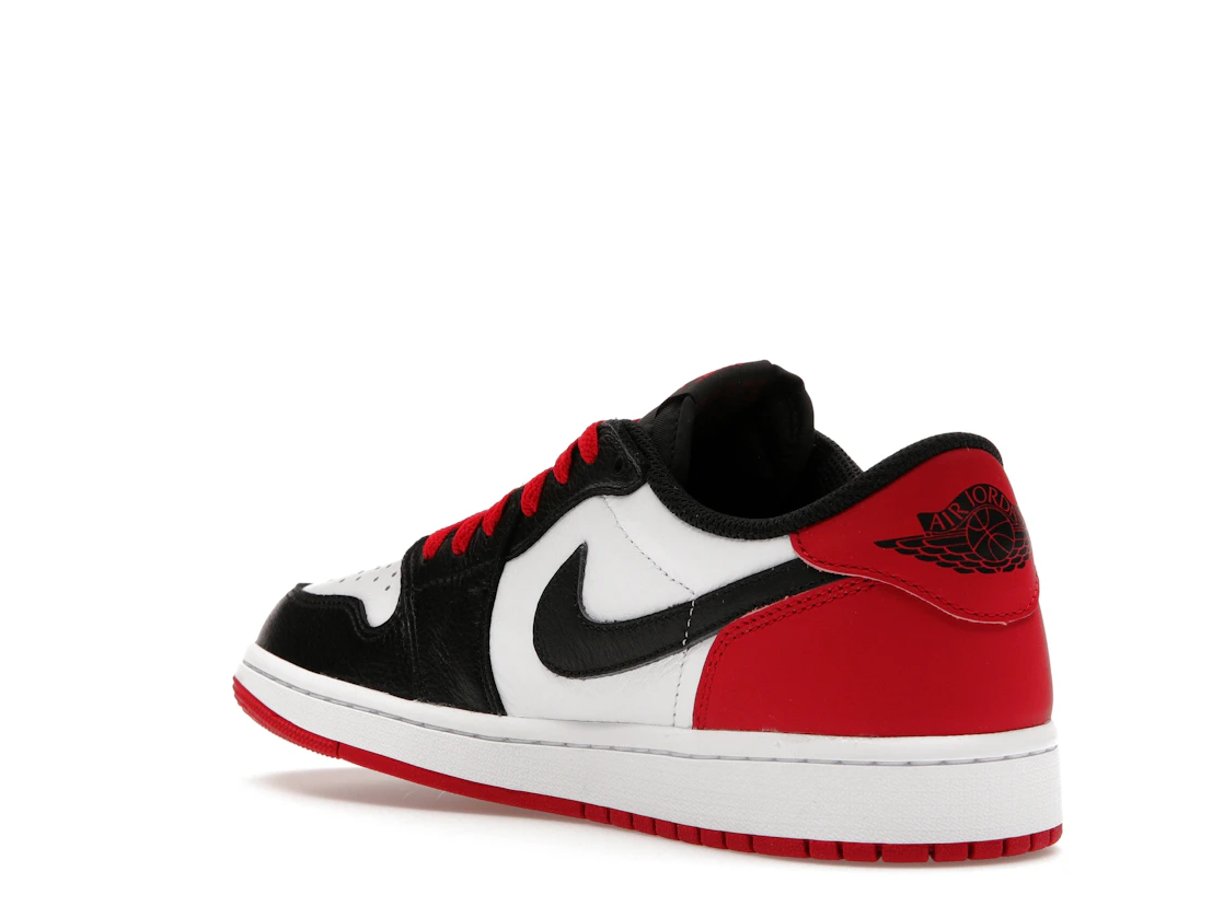 Vue 24 de Jordan 1 Retro Low OG Black Toe (2023)