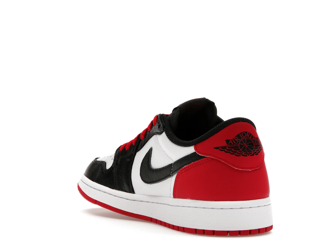 Vue 25 de Jordan 1 Retro Low OG Black Toe (2023)