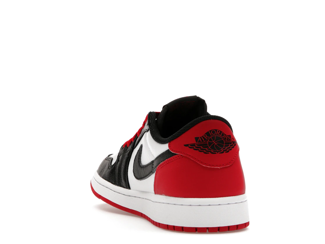 Vue 26 de Jordan 1 Retro Low OG Black Toe (2023)