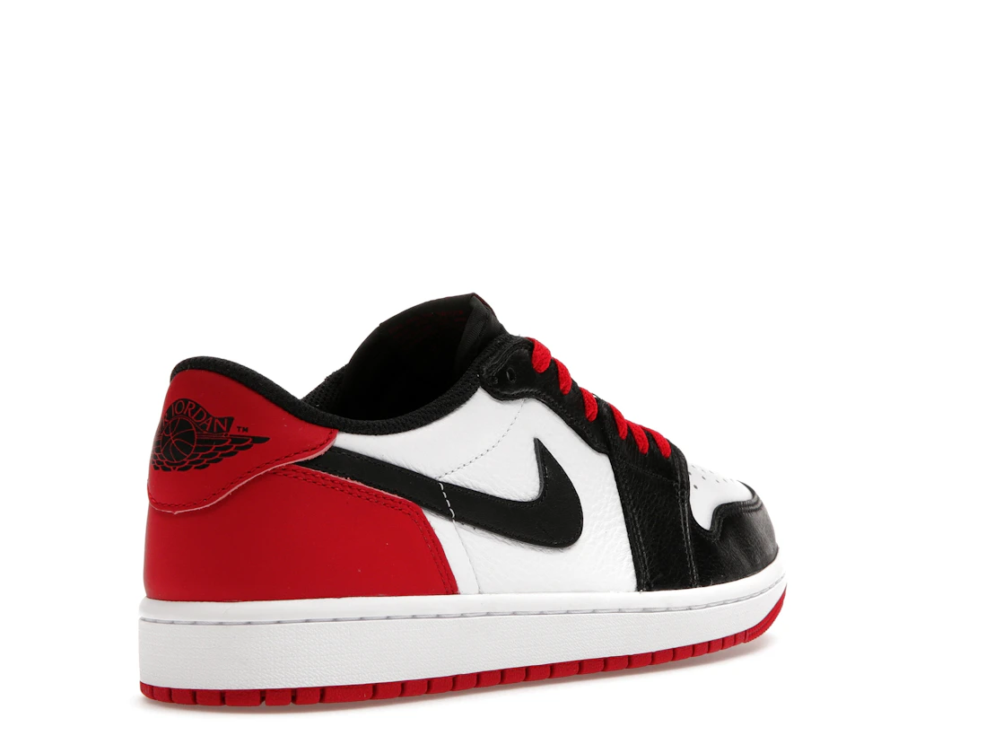 Vue 32 de Jordan 1 Retro Low OG Black Toe (2023)