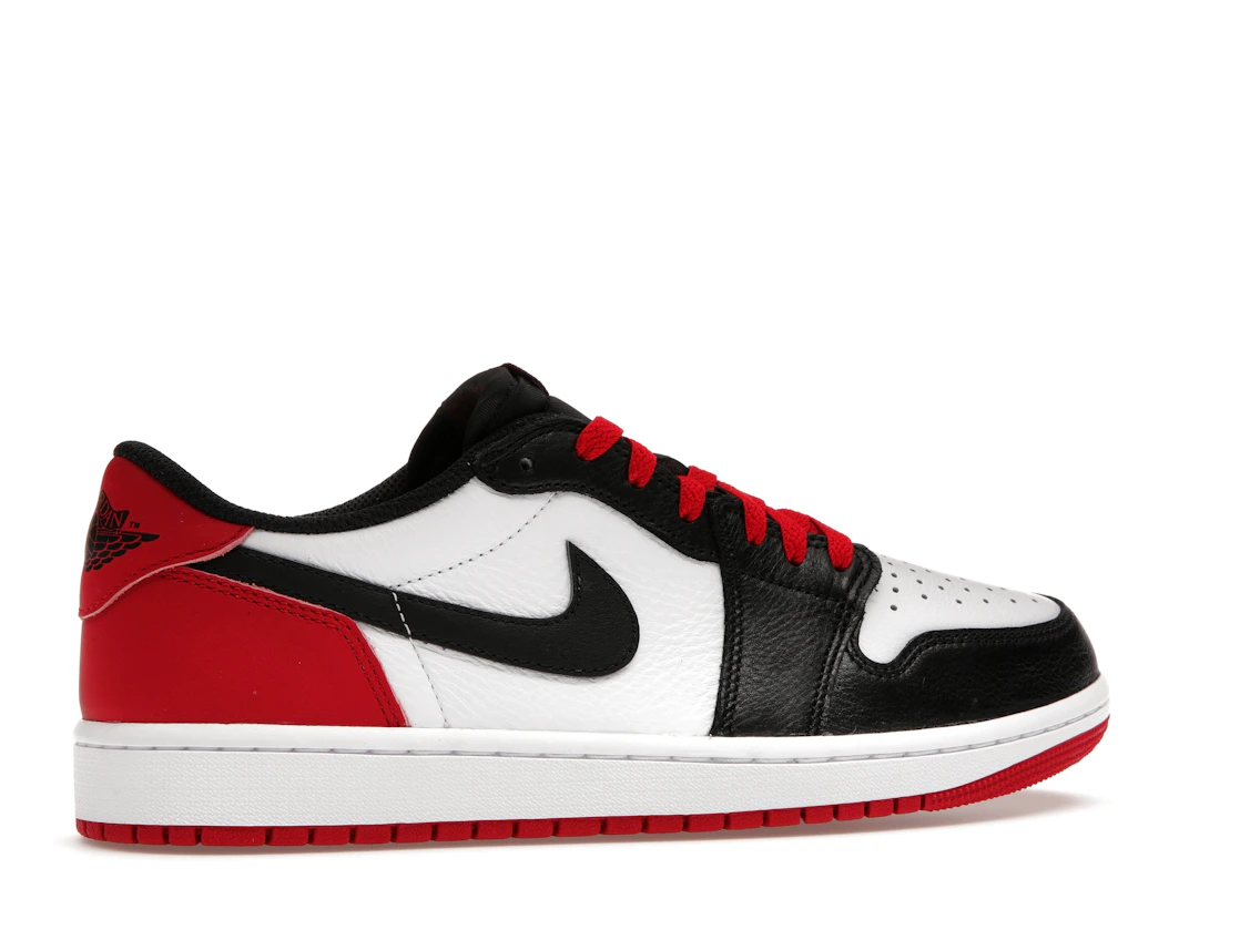 Vue 35 de Jordan 1 Retro Low OG Black Toe (2023)