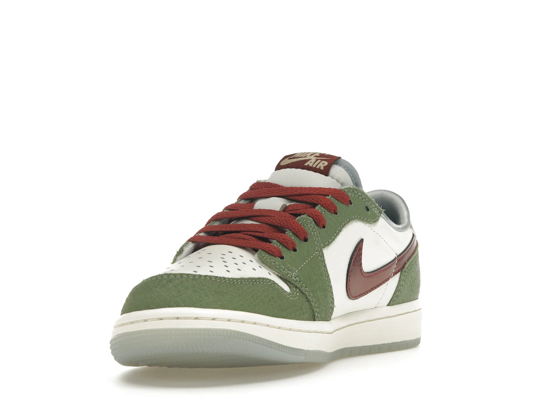 Vue 13 de Jordan 1 Retro Low OG Year of the Dragon (2024)