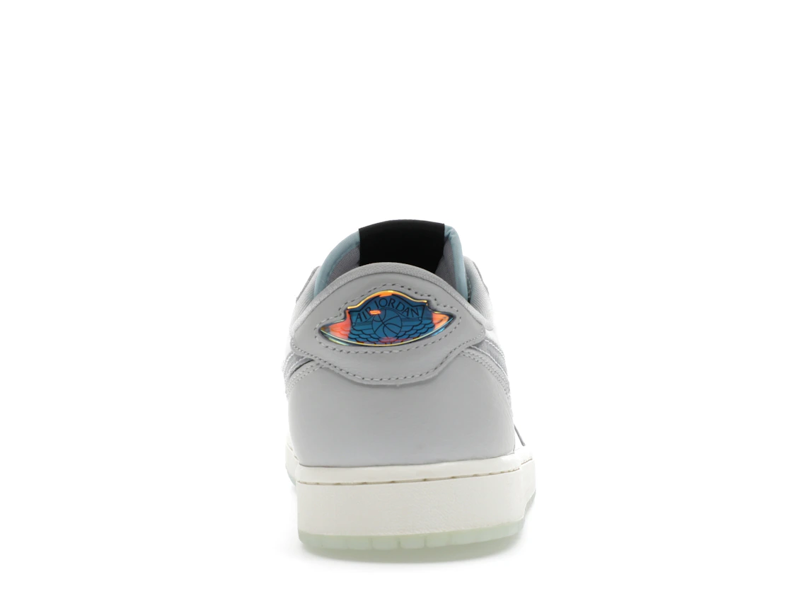 Vue 28 de Jordan 1 Retro Low OG Year of the Snake (2025)