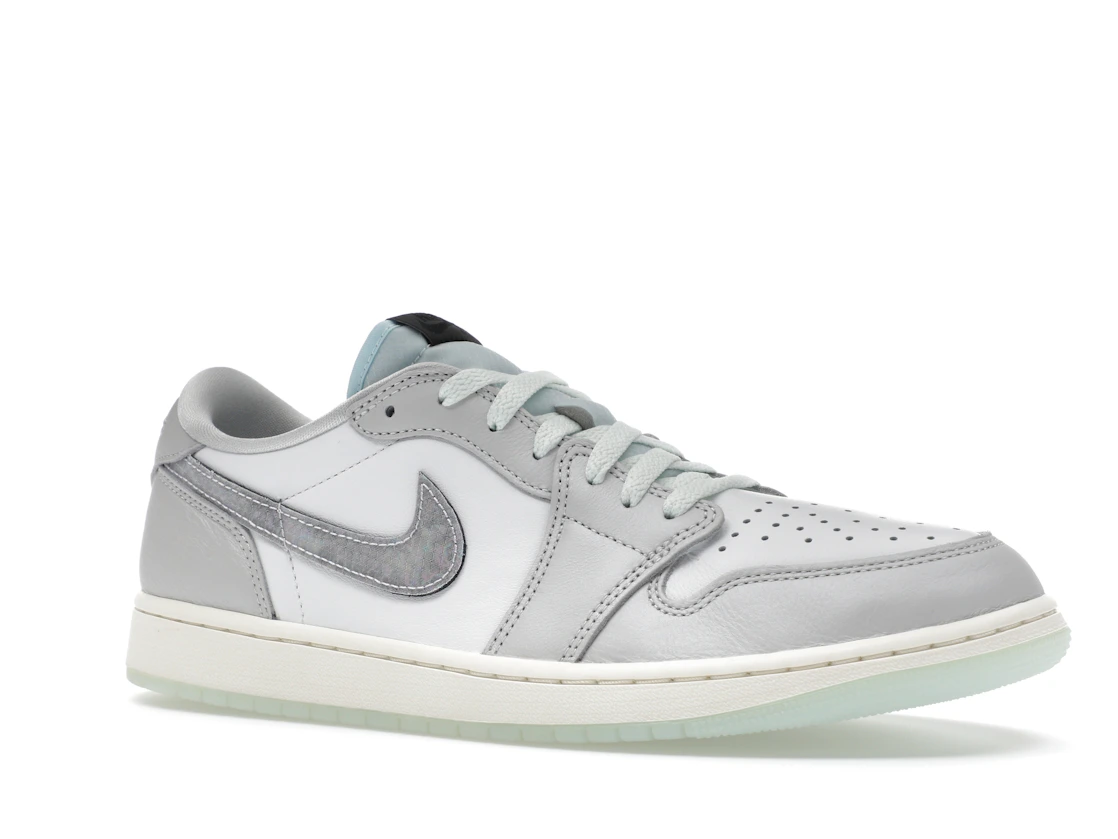 Vue 4 de Jordan 1 Retro Low OG Year of the Snake (2025)